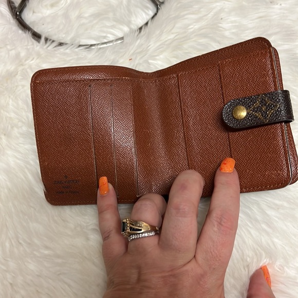 LOUIS VUITTON
LV Monogram Zippy Compact Wallet - Picture 6 of 10